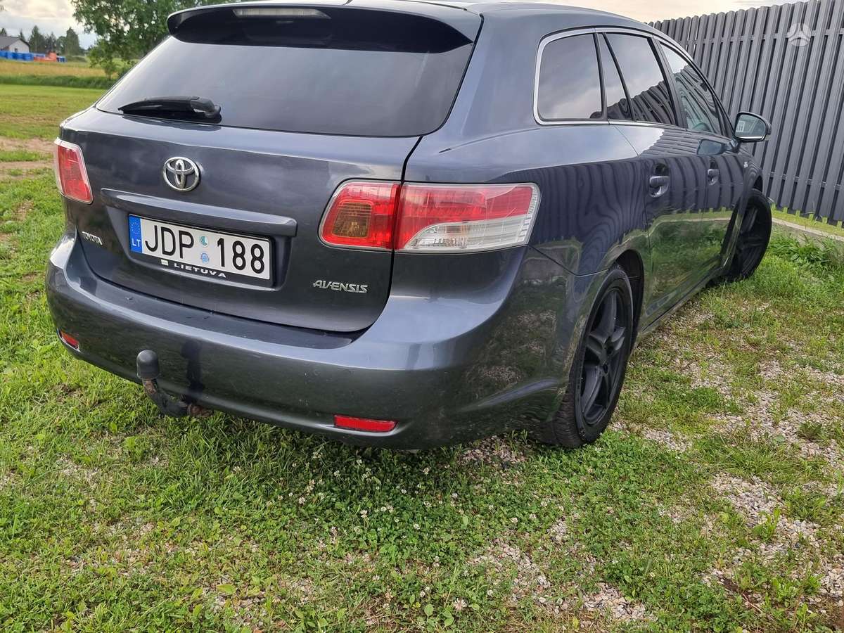 Toyota Avensis 2010 — photo 7
