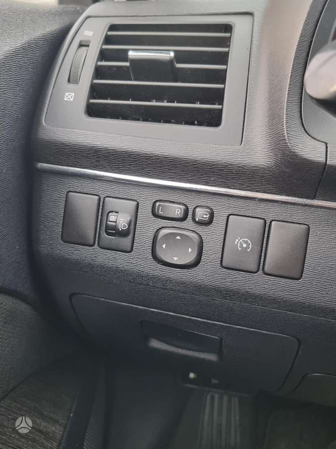 Toyota Avensis 2010 — photo 9