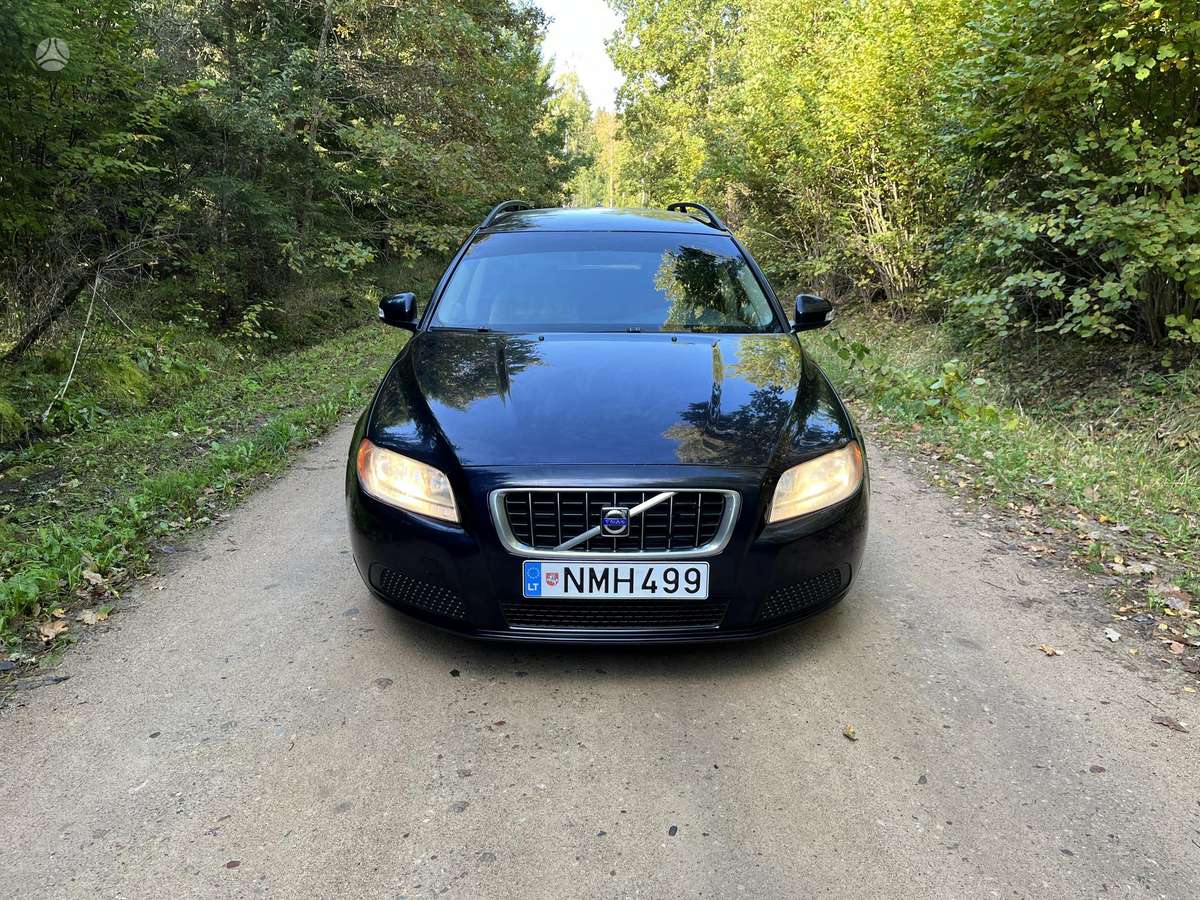 Volvo V70 2008 — вигляд ззаду
