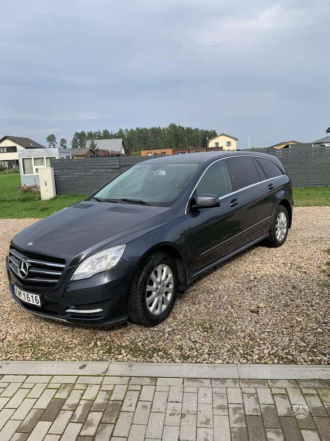 Mercedes-Benz R300 2012 — rear view