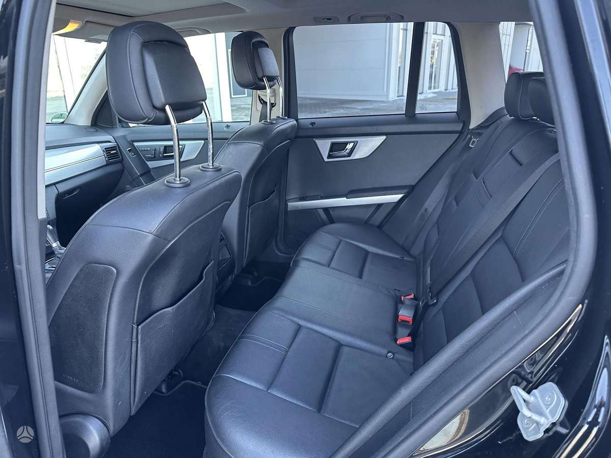 Mercedes-Benz GLK350 2009 — photo 10