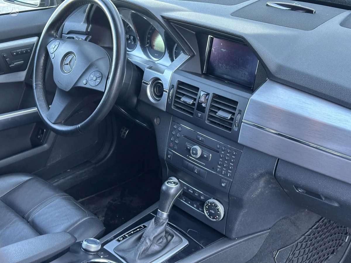 Mercedes-Benz GLK350 2009 — photo 13