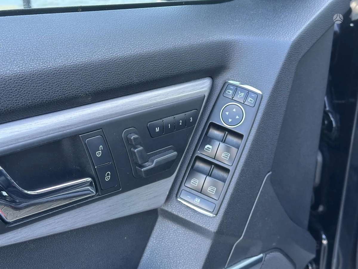 Mercedes-Benz GLK350 2009 — photo 8