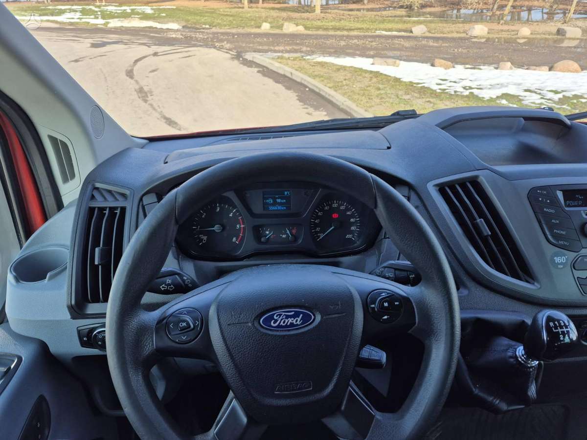 Ford Transit 2015 — вигляд ззаду