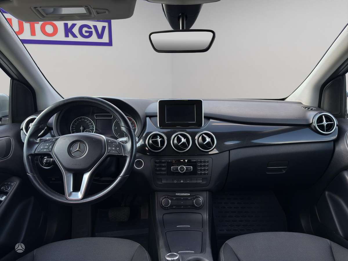 Mercedes-Benz B180 2013 — photo 12