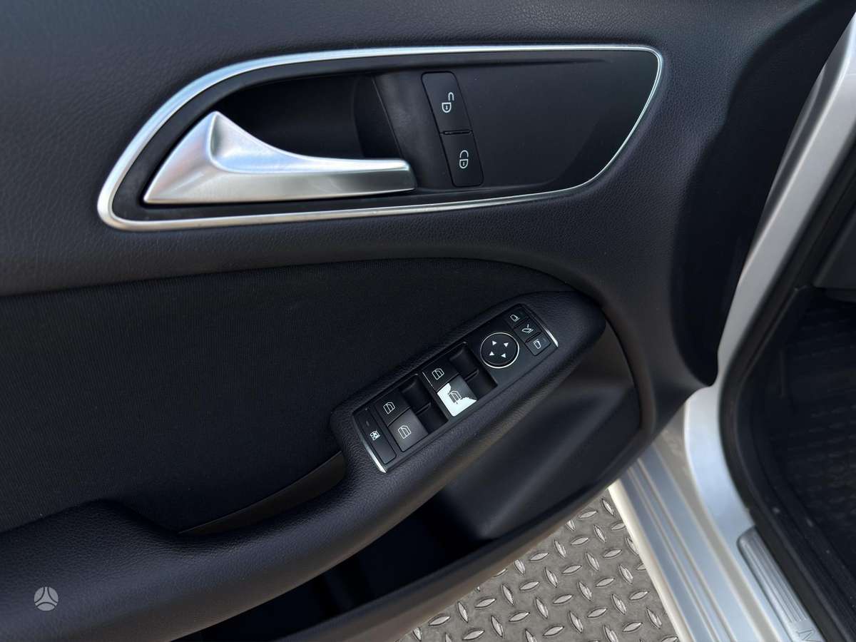 Mercedes-Benz B180 2013 — photo 13