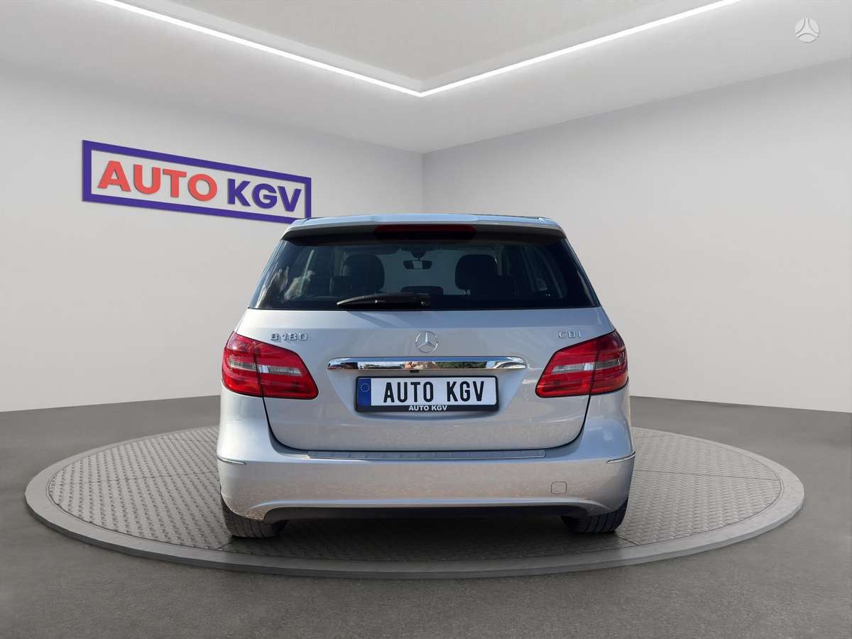 Mercedes-Benz B180 2013 — engine 1800 cm³, 109 HP (80kW)