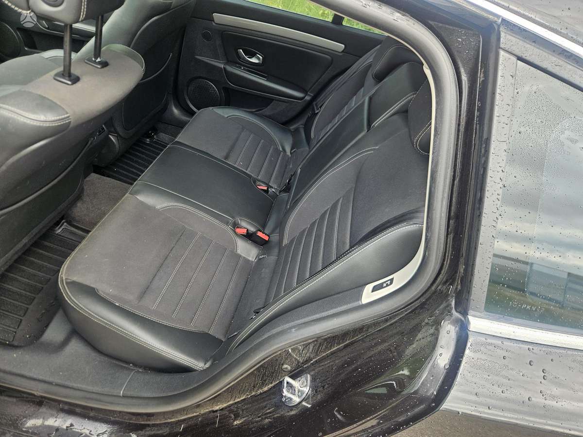 Renault Laguna 2011 — photo 12