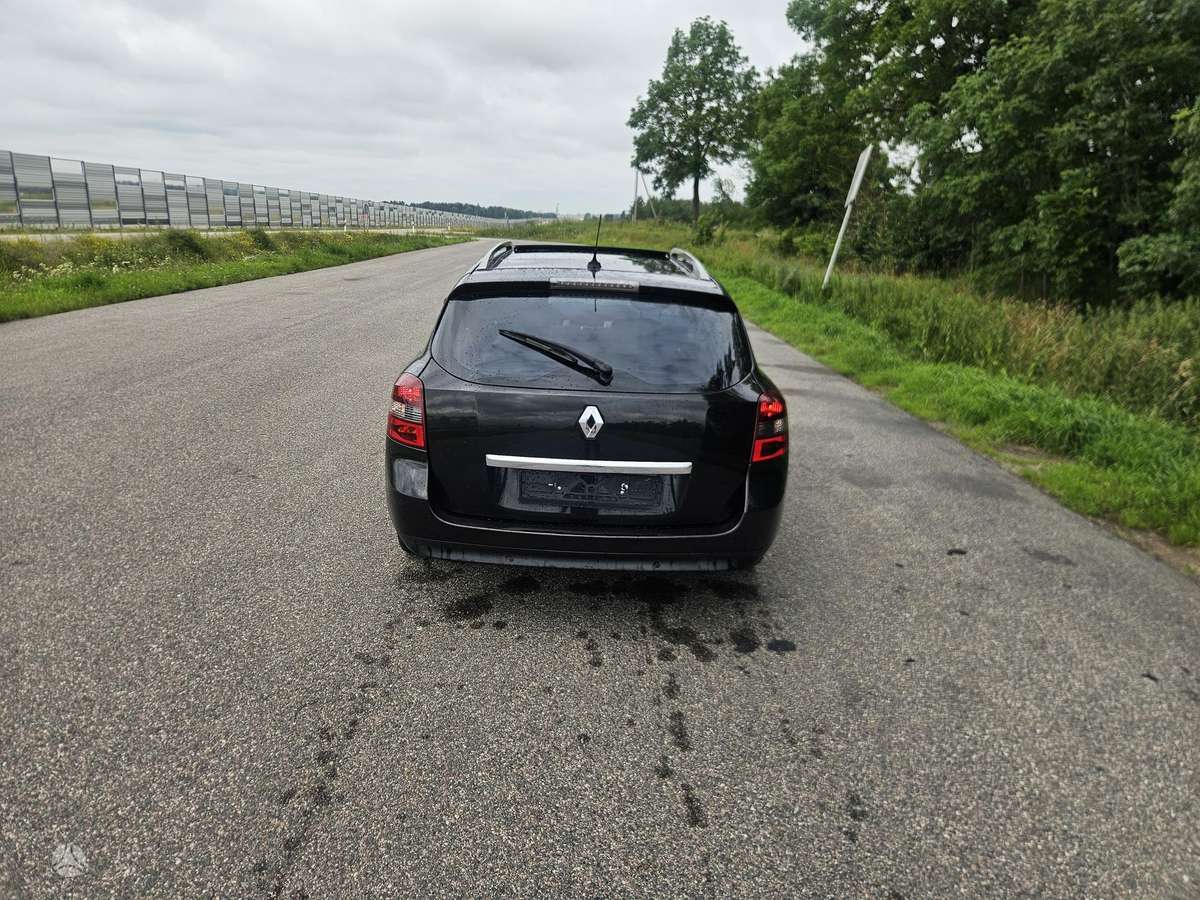 Renault Laguna 2011 — photo 7