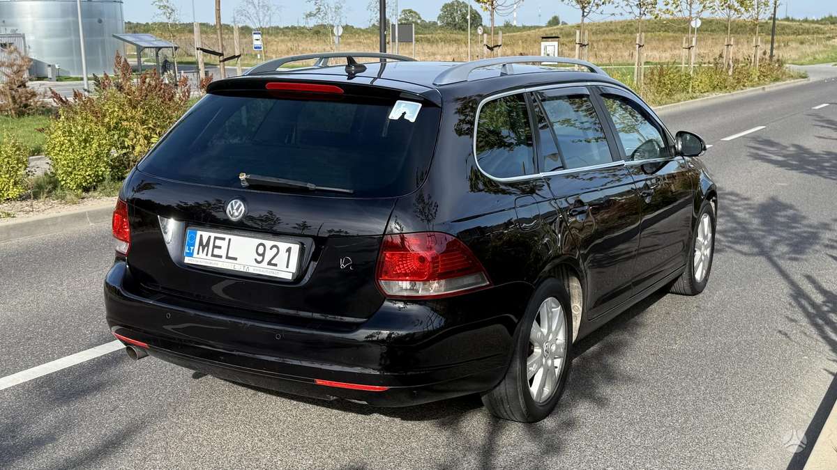 Volkswagen Golf 2012 — rear view