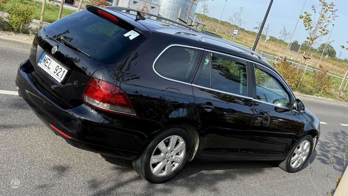 Volkswagen Golf 2012 — interior