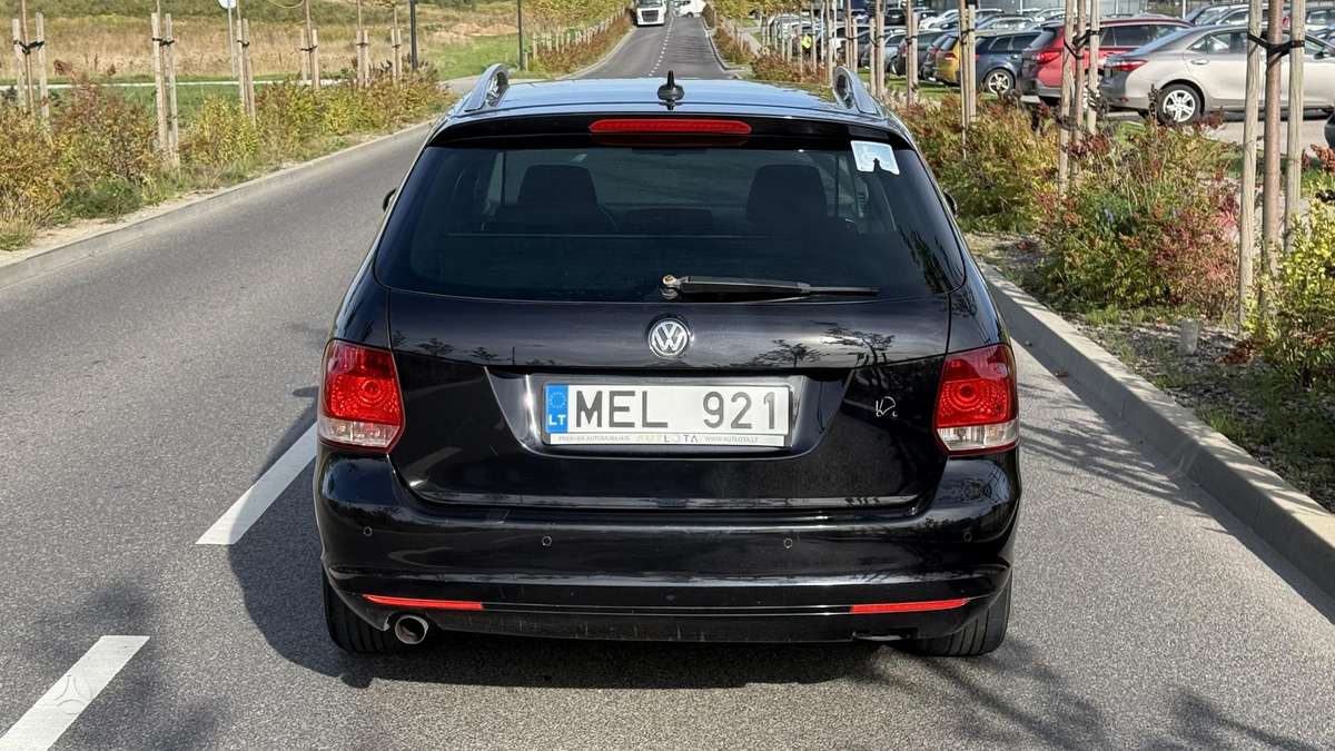 Volkswagen Golf 2012 — engine 1598 cm³, 105 HP (77kW)