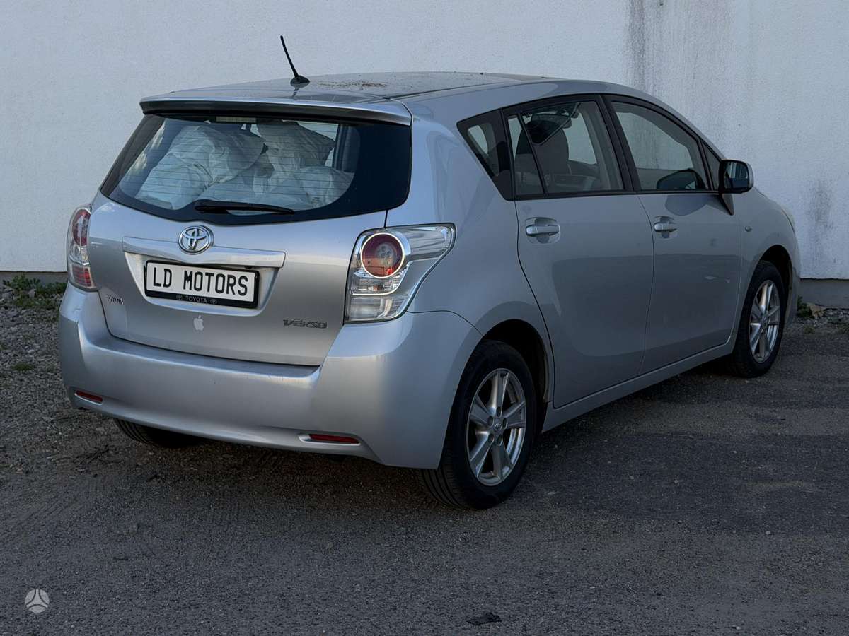 Toyota Corolla 2009 — салон