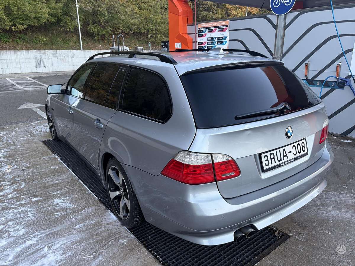BMW 535 2005 — interior