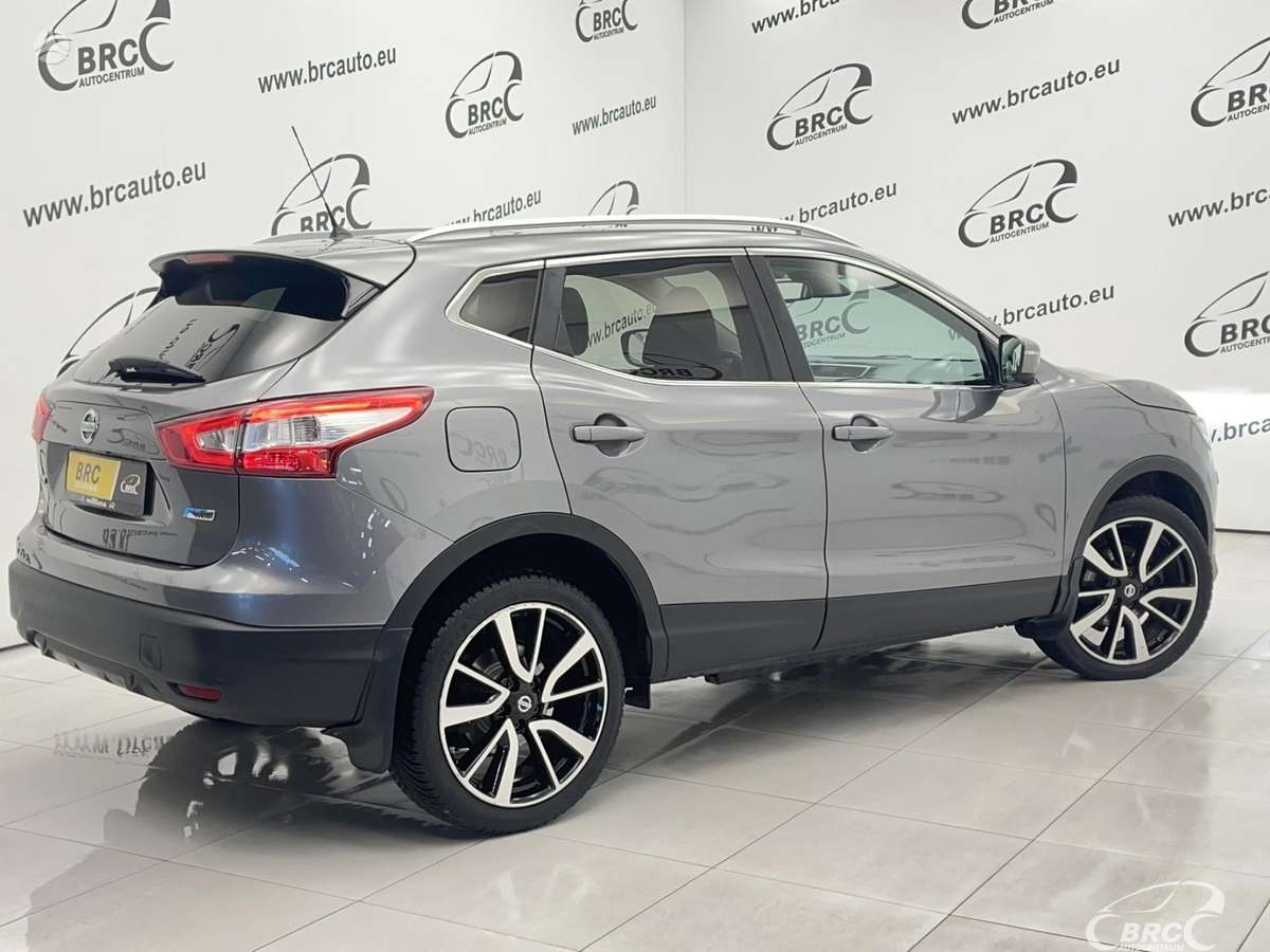 Nissan Qashqai 2014 — interior