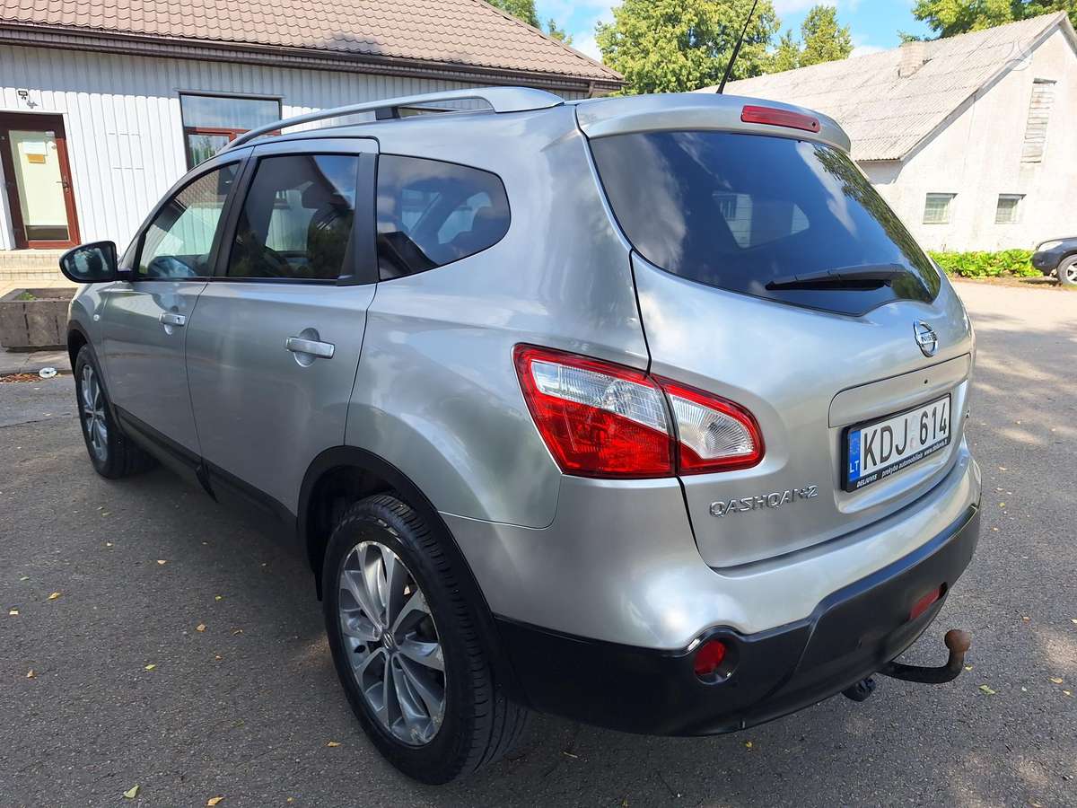 Nissan Qashqai 2010 — engine 2000 cm³