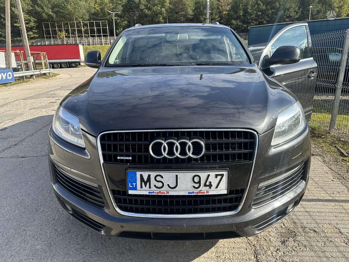 Audi Q7 2009 — салон
