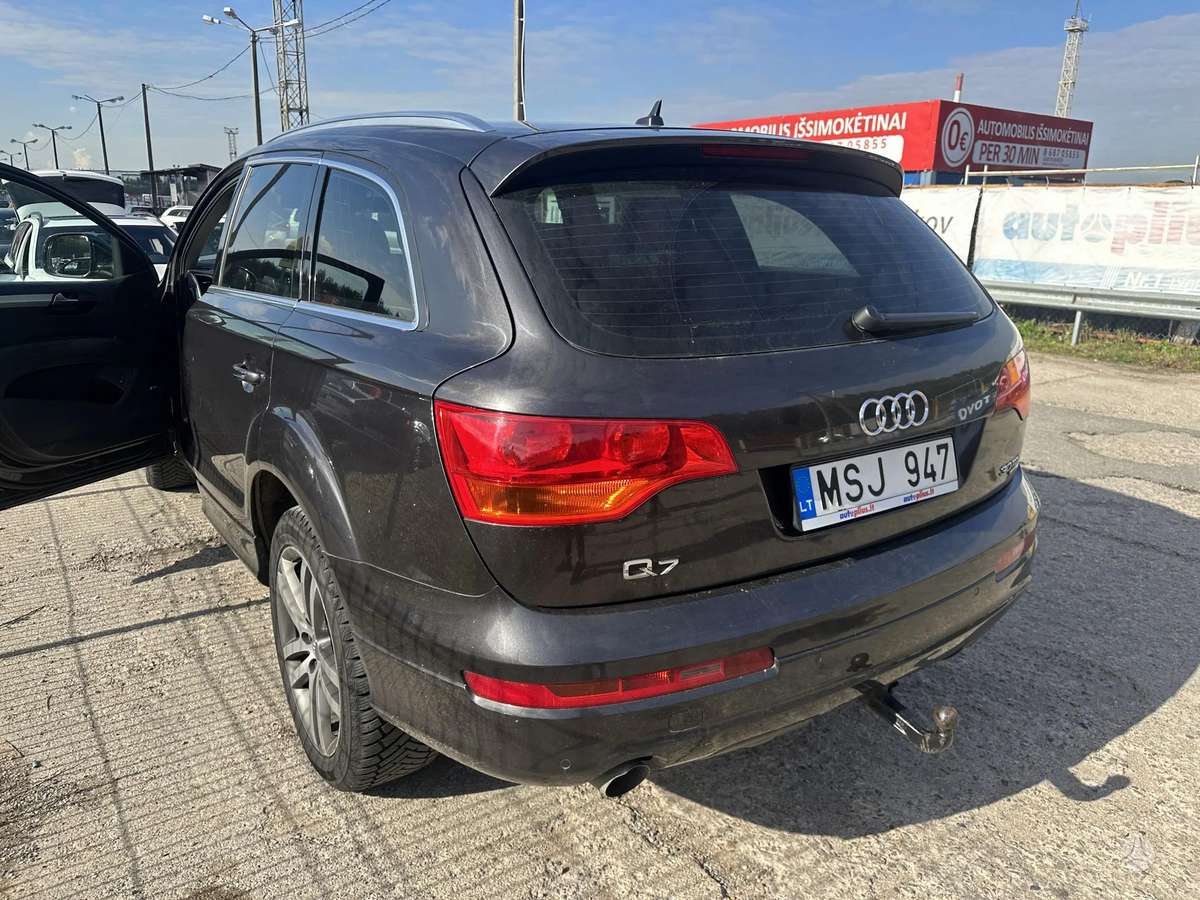 Audi Q7 2009 — двигун 2967 cm³, 239 HP (176kW)