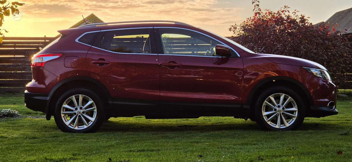 Nissan Qashqai 2014 — rear view