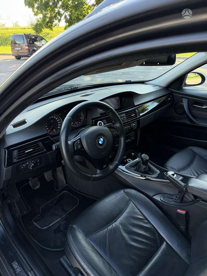 BMW 318 2007 — photo 11