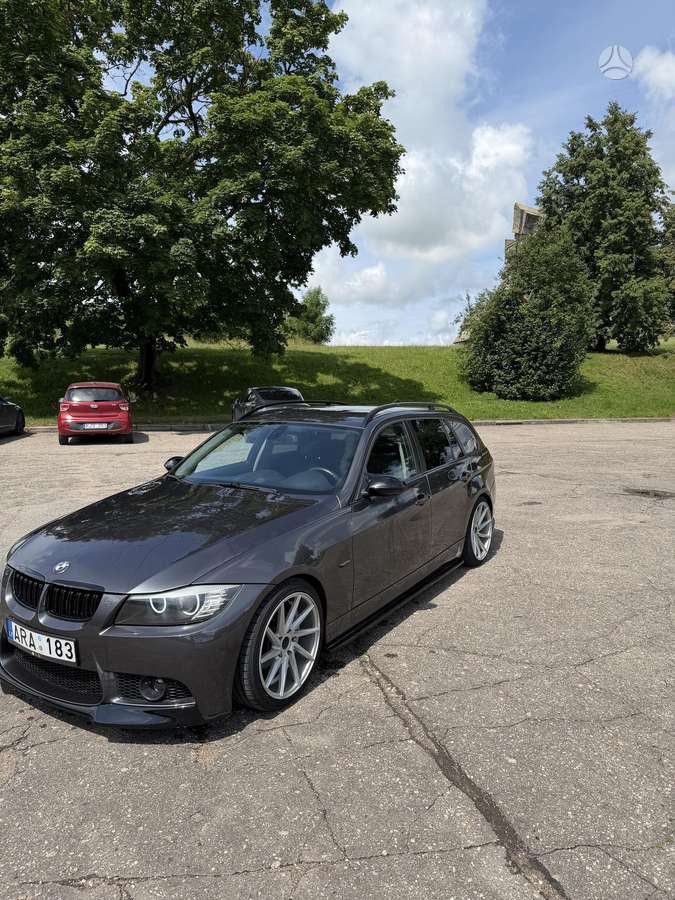 BMW 318 2007 — rear view