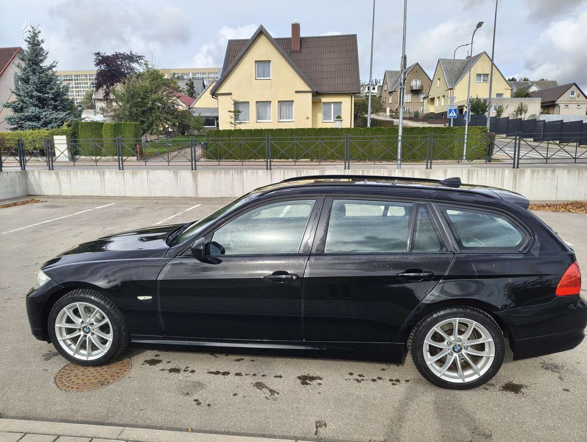 BMW 318, 2011