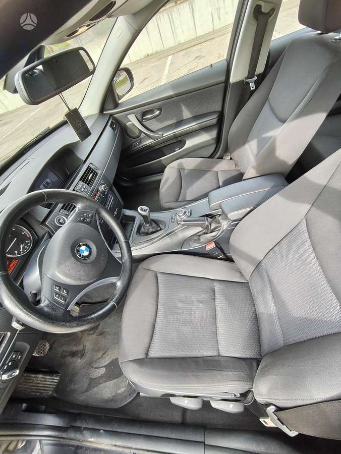 BMW 318 2011 — photo 12