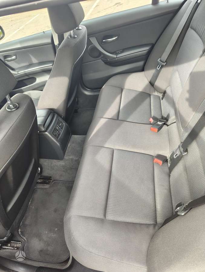 BMW 318 2011 — photo 13