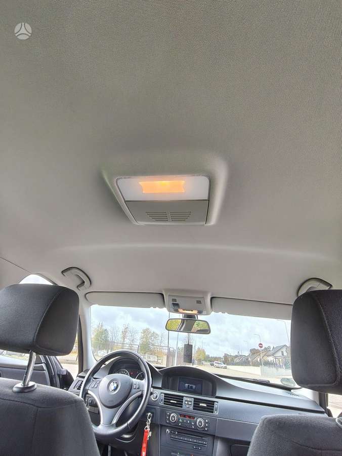BMW 318 2011 — photo 19