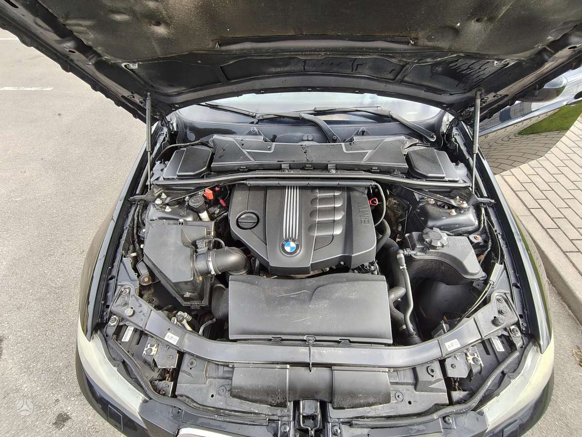 BMW 318 2011 — photo 20
