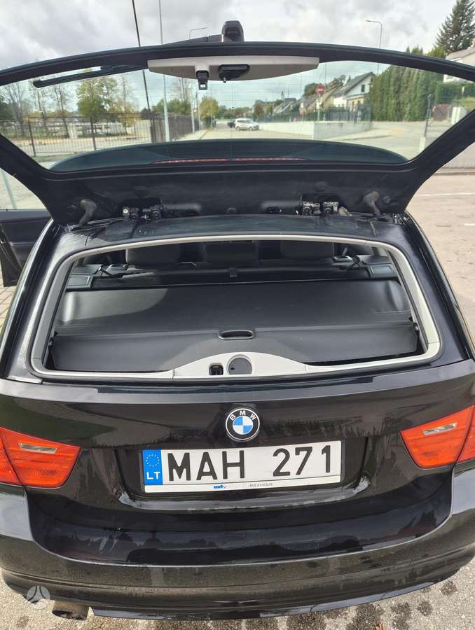 BMW 318 2011 — photo 21