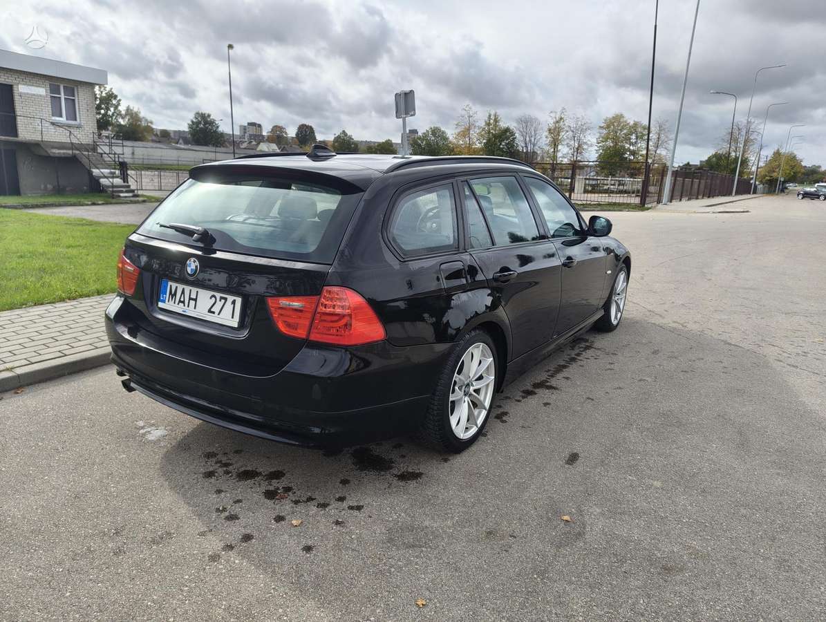 BMW 318 2011 — engine 1995 cm³, 143 HP (105kW)