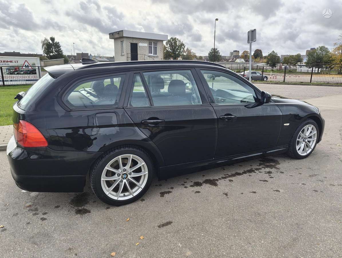 BMW 318 2011 — photo 5