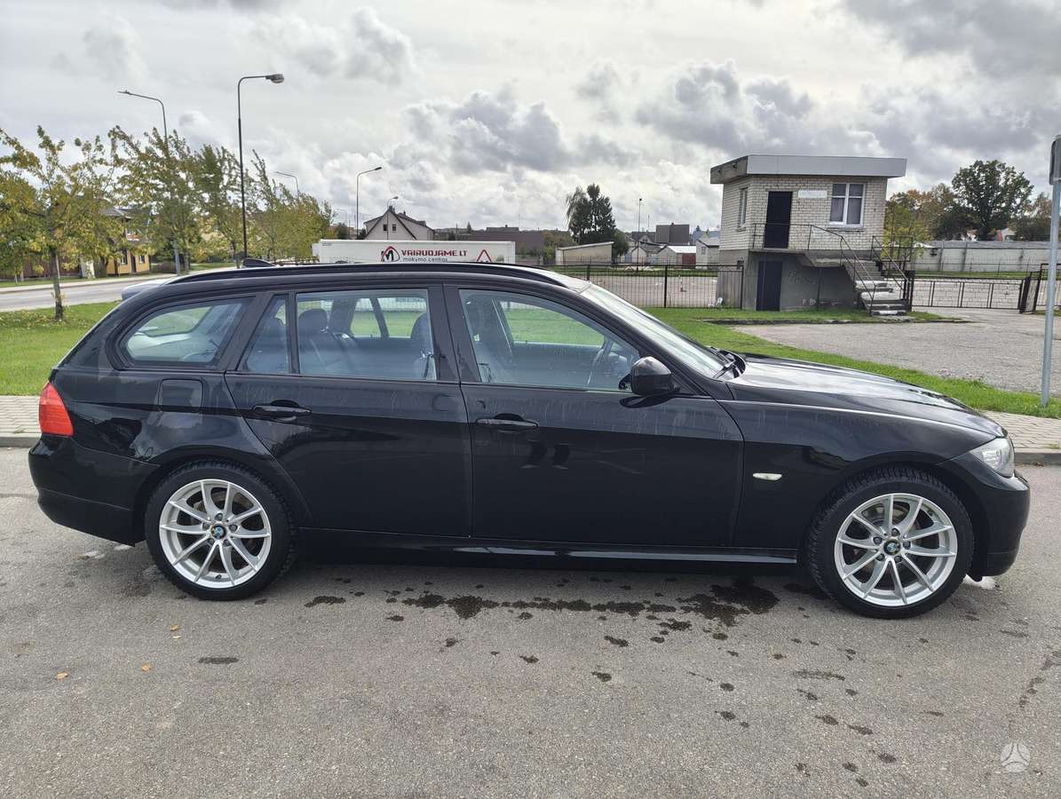 BMW 318 2011 — photo 6