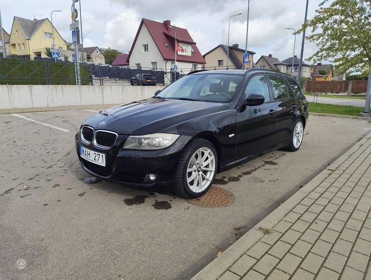 BMW 318 2011 — photo 9