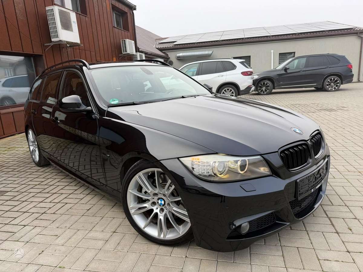 BMW 320 2009 — вигляд ззаду