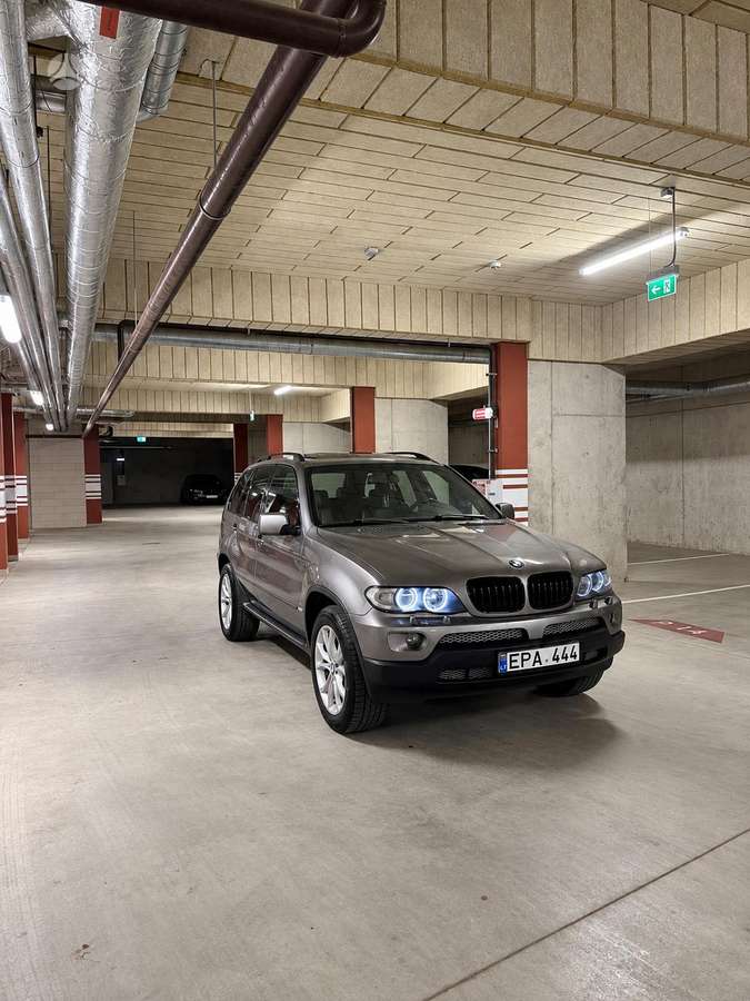 BMW X5 2005 — rear view