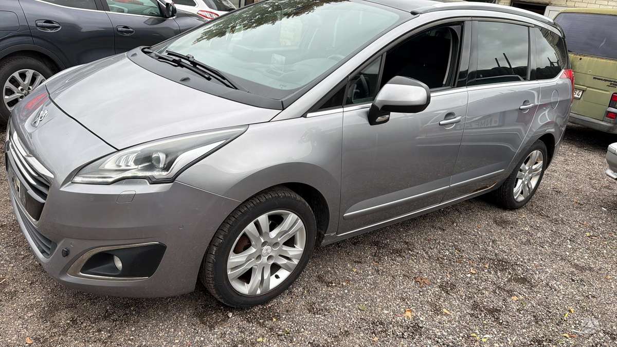 Peugeot 5008 2014 — вигляд ззаду