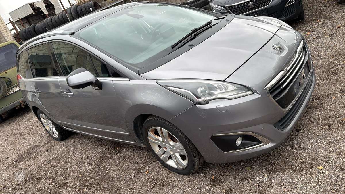 Peugeot 5008 2014 — салон