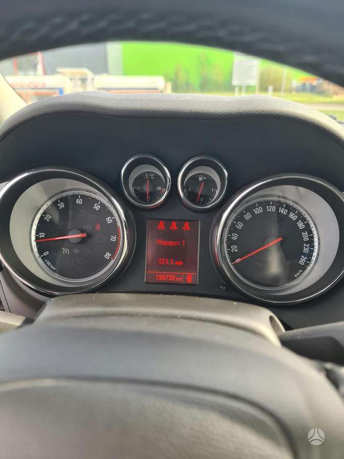 Opel Zafira 2015 — фото 10
