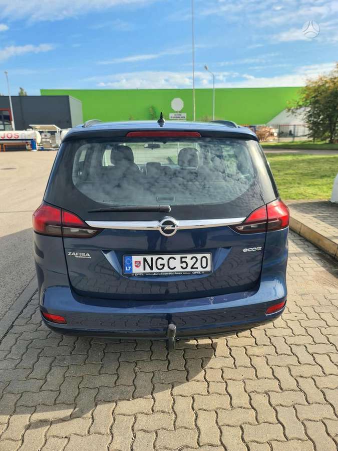 Opel Zafira 2015 — салон
