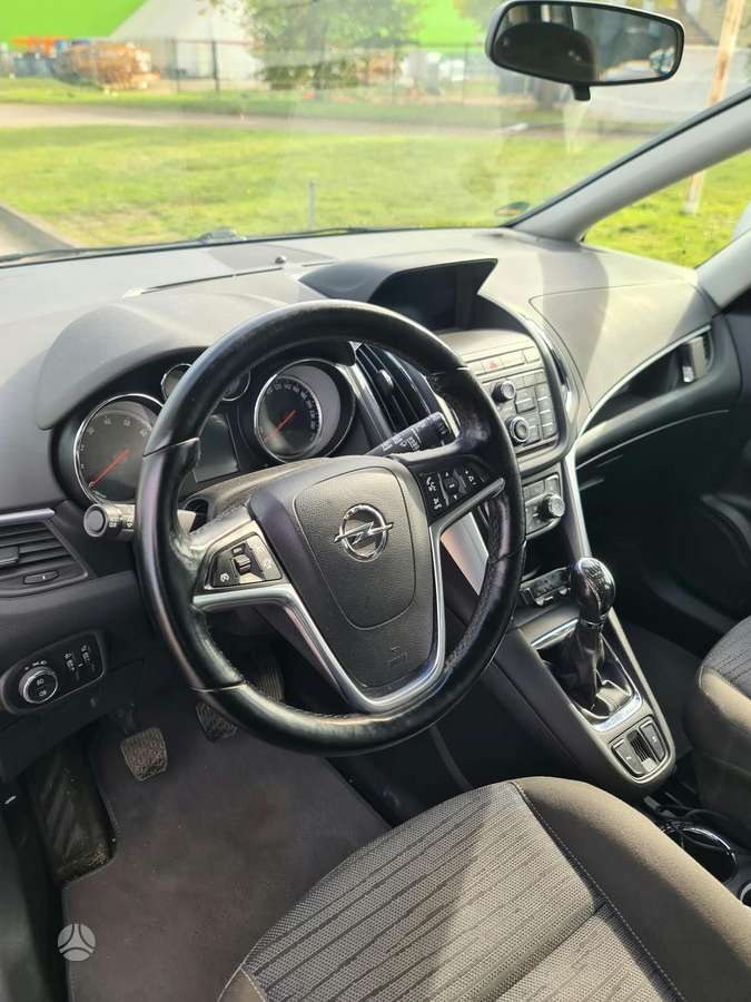 Opel Zafira 2015 — фото 6