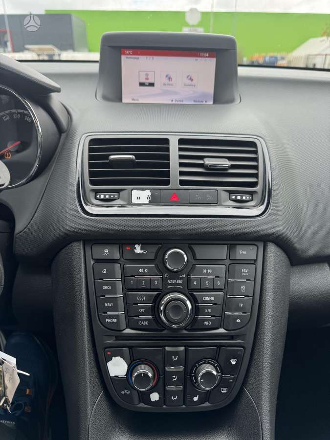Opel Zafira 2015 — фото 9
