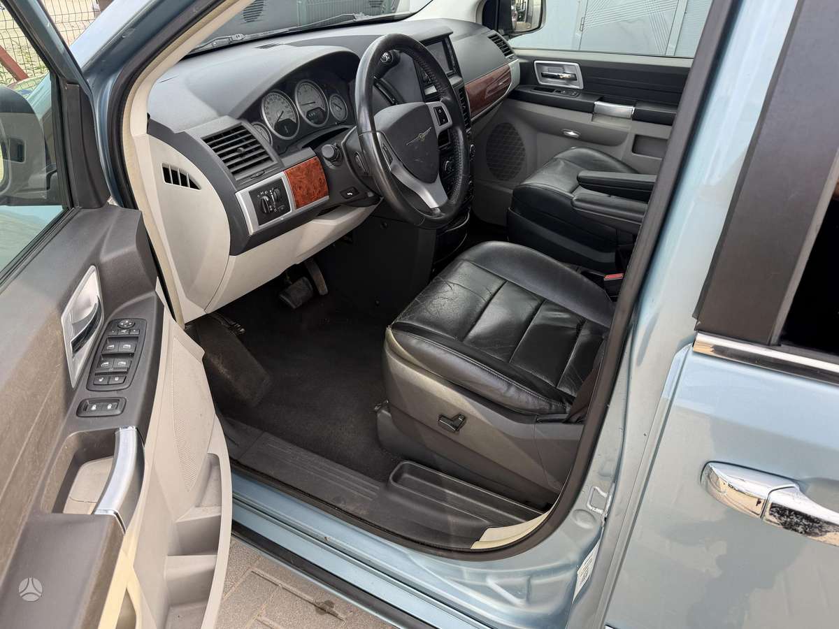Chrysler Grand 2009 — photo 12