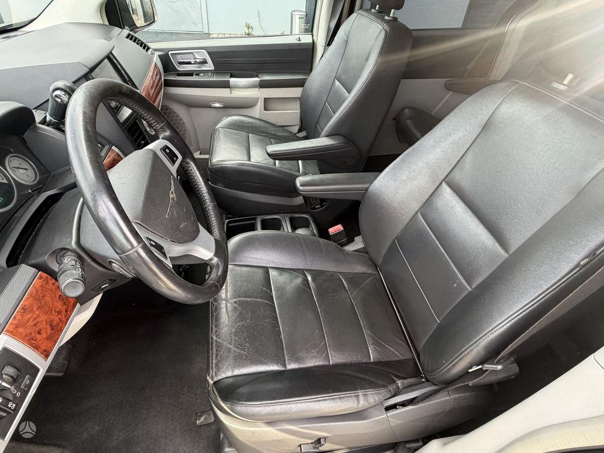 Chrysler Grand 2009 — photo 13