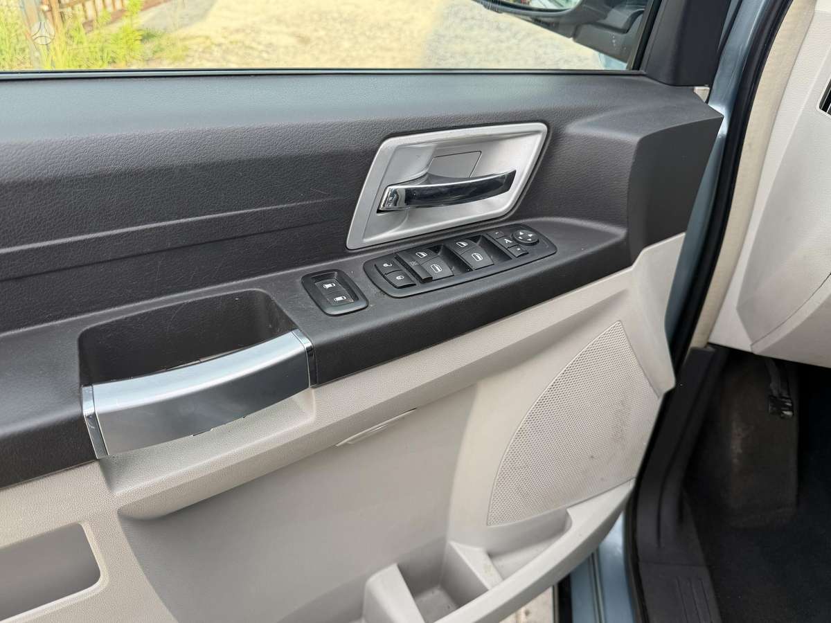 Chrysler Grand 2009 — photo 14