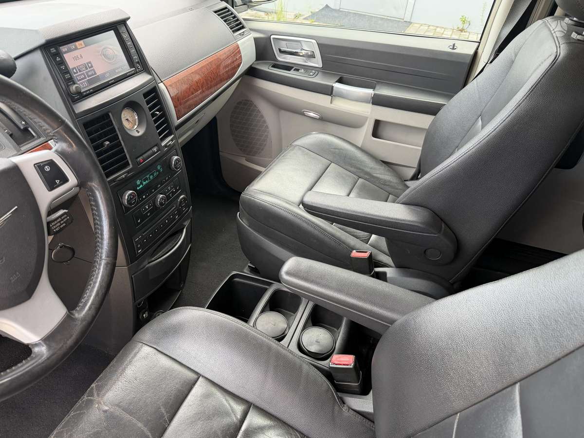 Chrysler Grand 2009 — photo 15