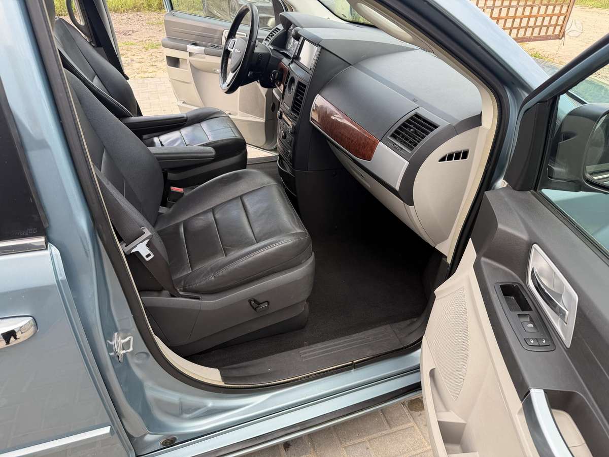 Chrysler Grand 2009 — photo 21