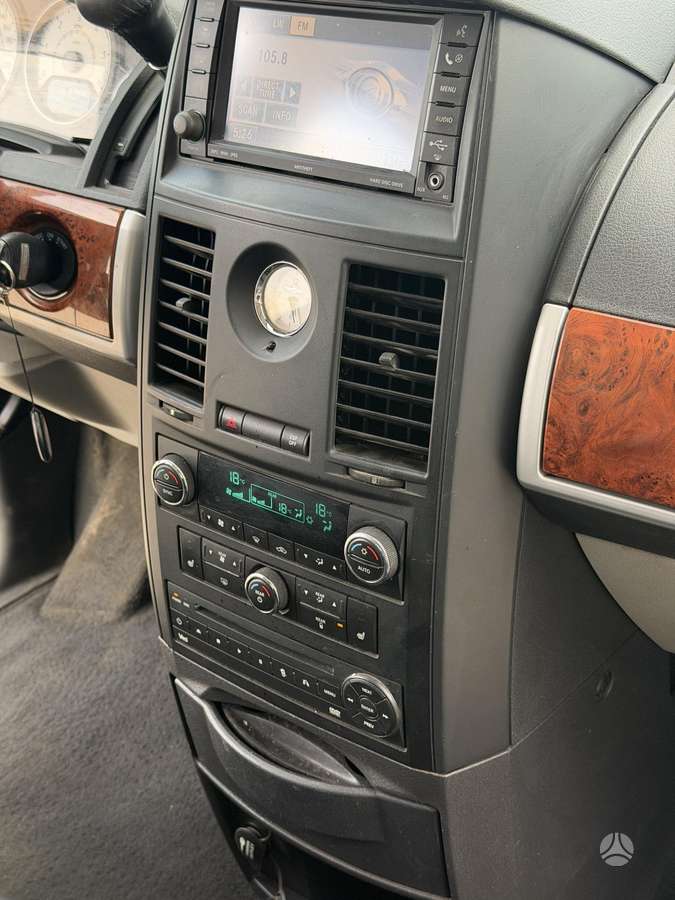 Chrysler Grand 2009 — photo 22
