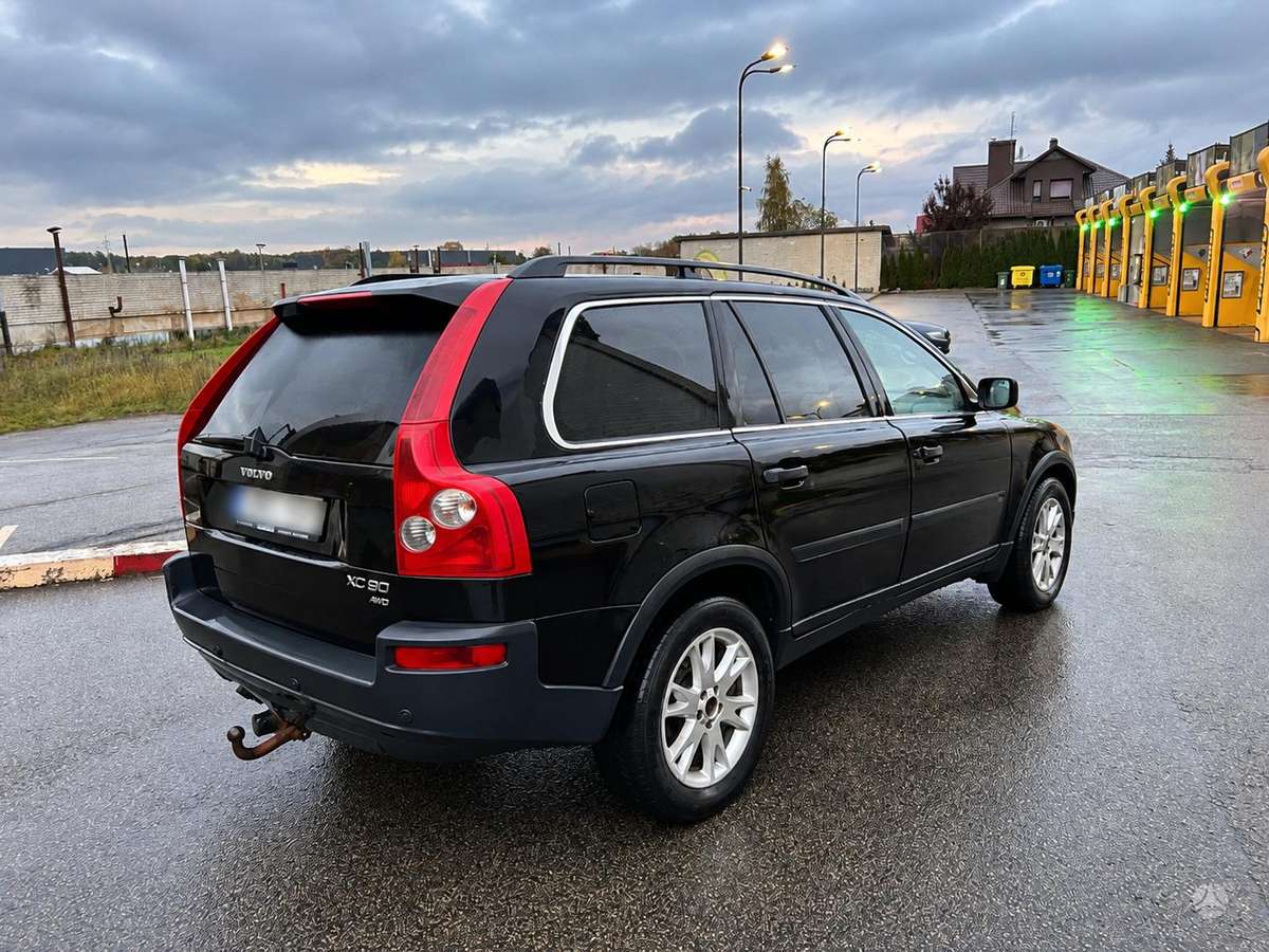 Volvo XC90 2004 — двигун 2401 cm³, 163 HP (120kW)